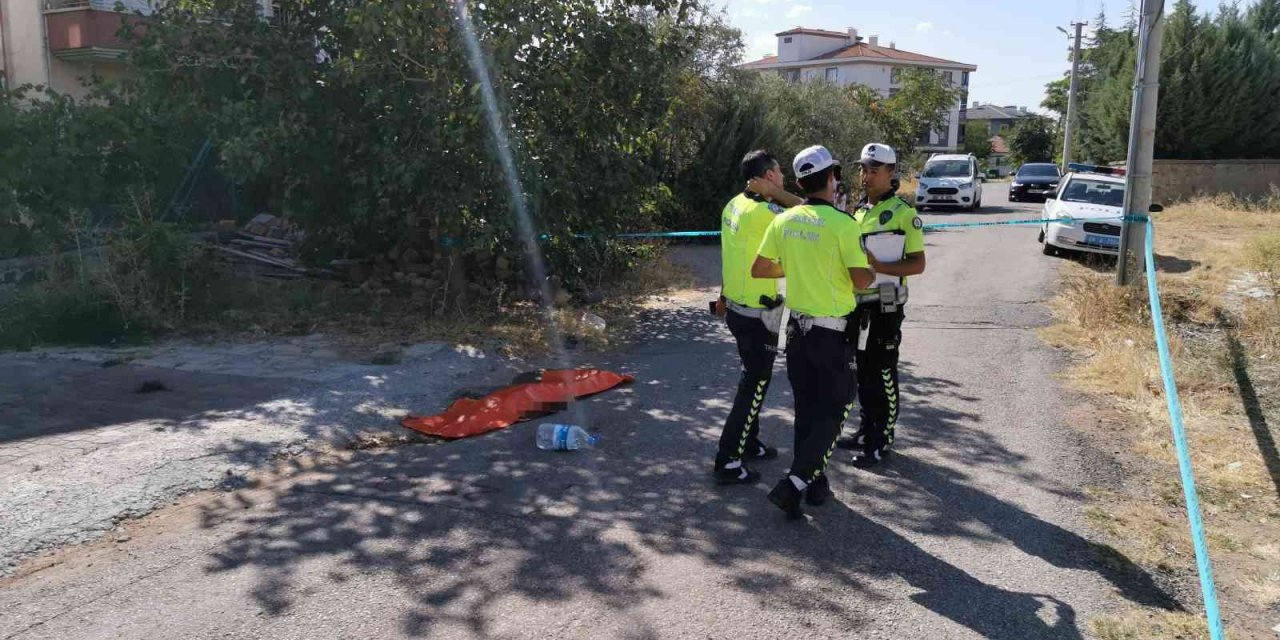 Geri geri gelen kamyonun ezdiği yaşlı kadın öldü