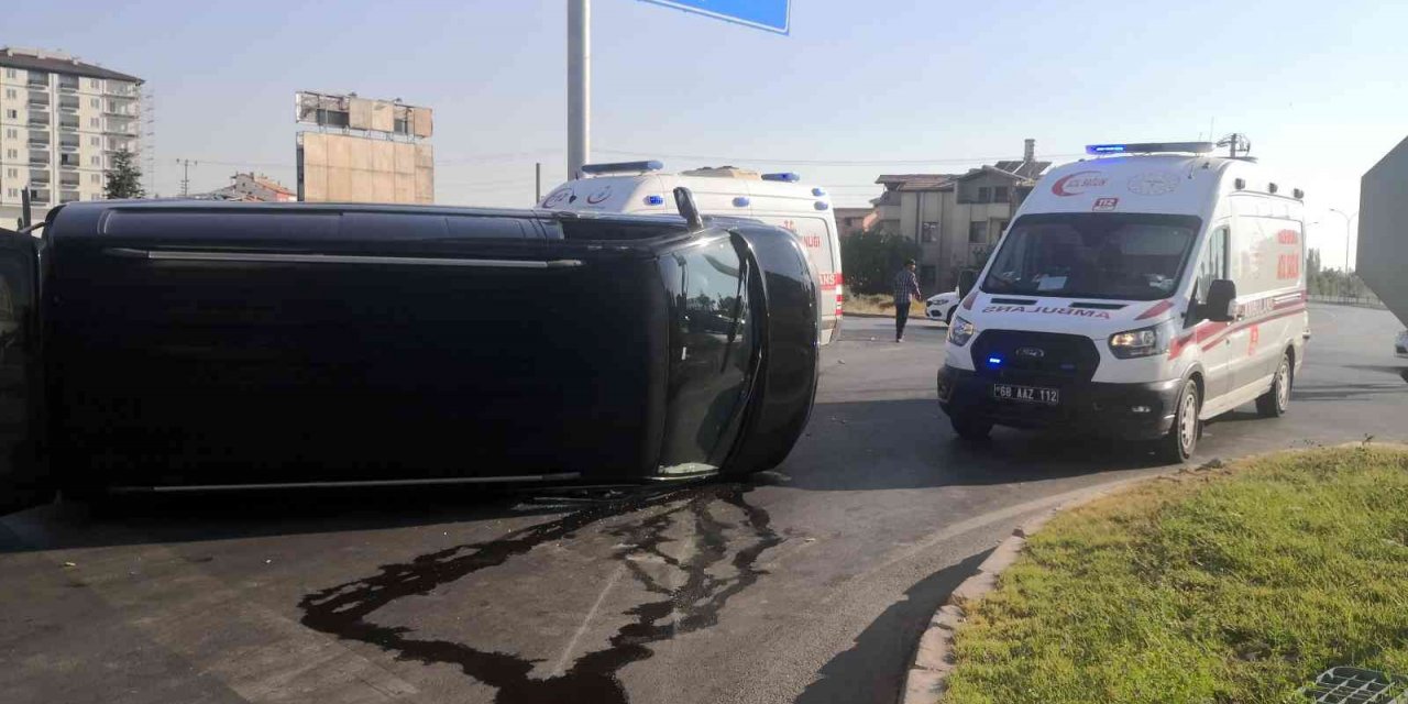 Aksaray’da minibüsle otomobil çarpıştı: 2’si çocuk  6 kişi yaralandı