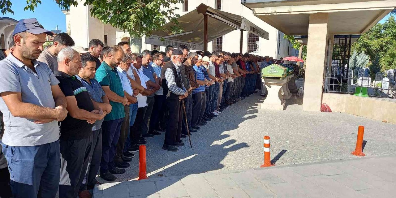 Konya’da trafik tartışmasında vurulan baba ve oğlu toprağa verildi