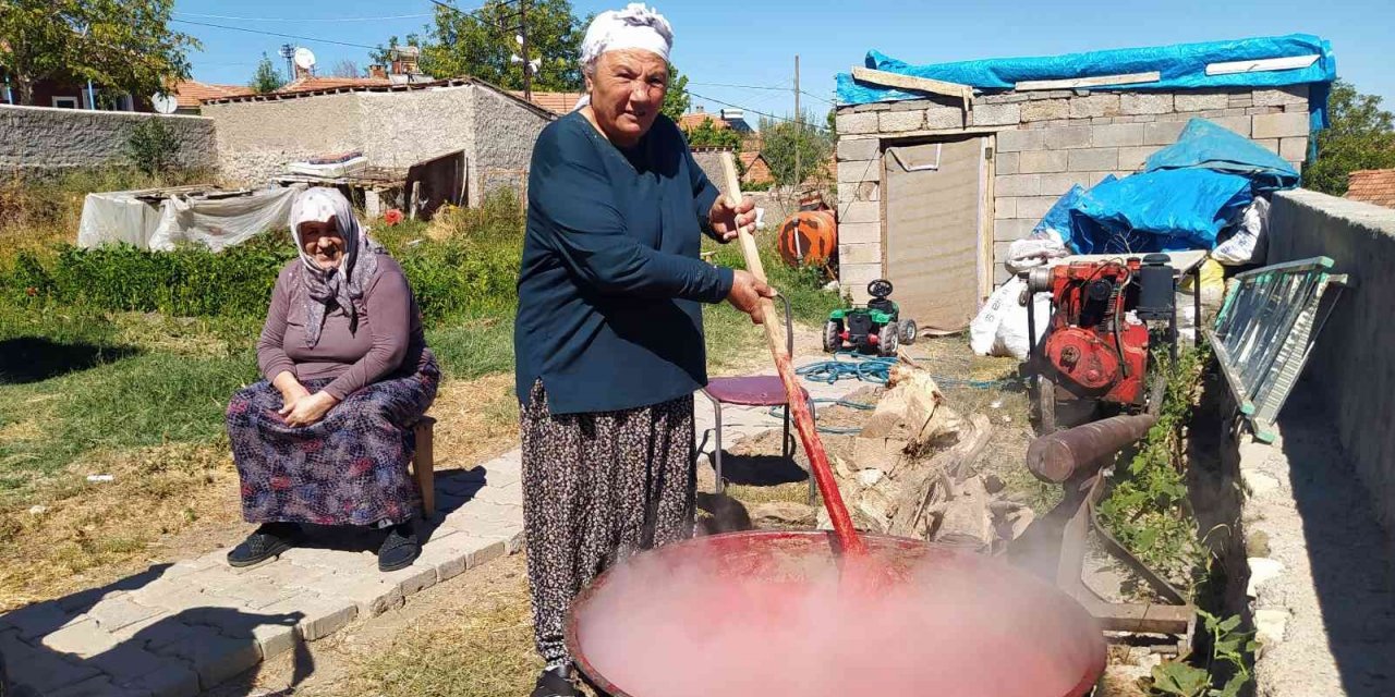 Bin bir zahmetle yapılıyor, kışın afiyetle tüketiliyor