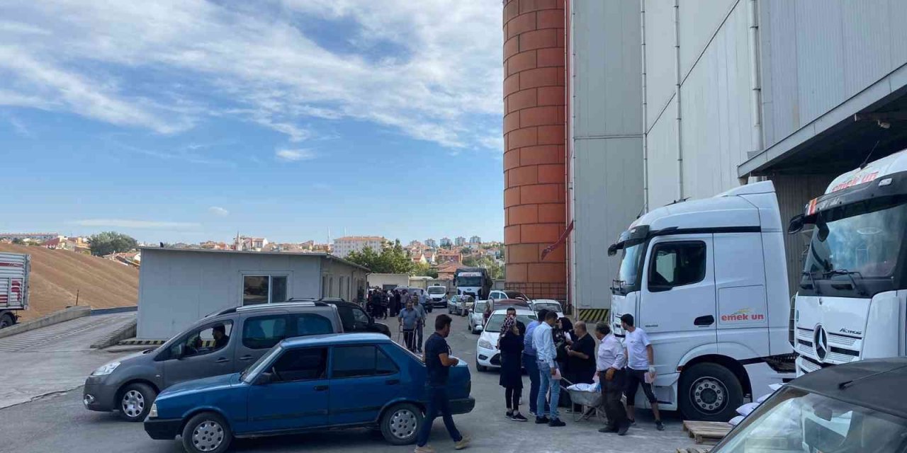 Ankara’da bir un fabrikası Cumhurbaşkanı Erdoğan’ın çağrısı üzerine 10 gün boyunca yarı fiyatına satış yaptı