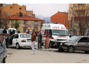 Seydişehir’de Otomobiller Çarpıştı: 2 Yaralı