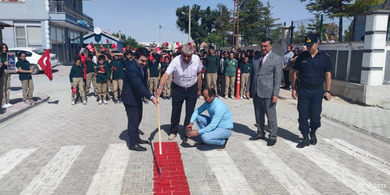 Eskil'de Yaya Geçidi Etkinliği Gerçekleşti