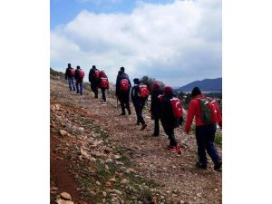 Omuzlarında Türk Bayrağıyla Polis İçin Yürüdüler