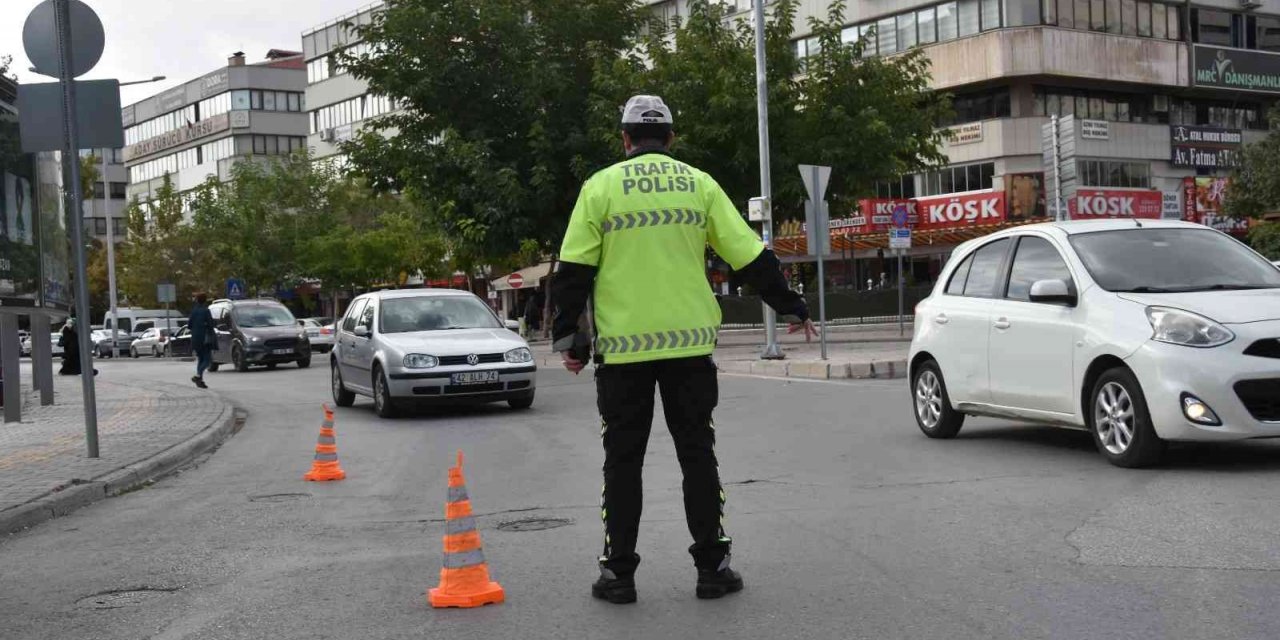 Konya Emniyetinden dronlu “Yaya Önceliği” denetimi