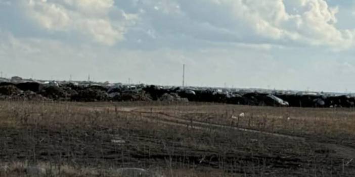 Eskil'de Bu da Oldu! Bir Yanı Bahar Bahçe, Bir Yanı Çöplük!