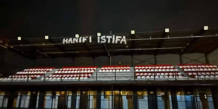 “Eskil Tuzgölü Belediyespor Maçı Ertelendi, Pankart Havada Kaldı”