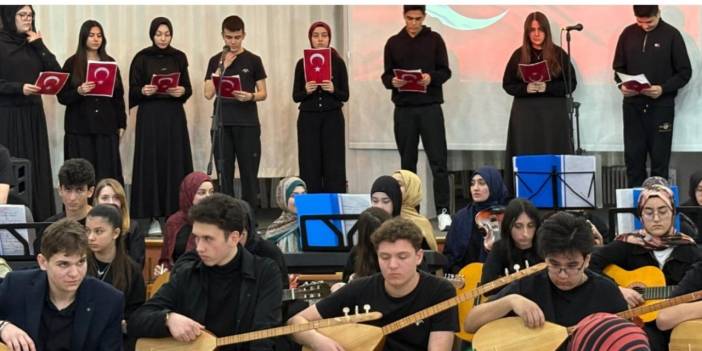 Enderun Lisesi’nde Çanakkale Zaferi ve İstiklal Marşı’nın Kabulü Coşkuyla Anıldı