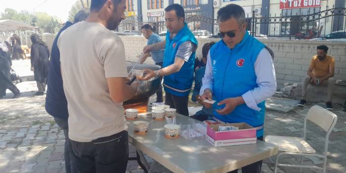 Eskil’de Hayır Çarşısı Yoğun İlgi Görüyor